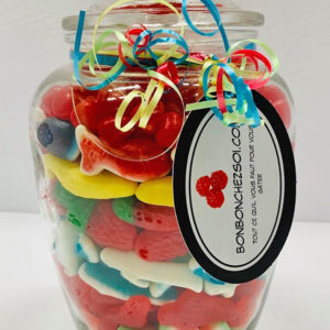 Bocal de verre avec jujubes mélangés