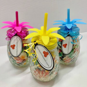 Bouteille ananas avec jujubes mélangés